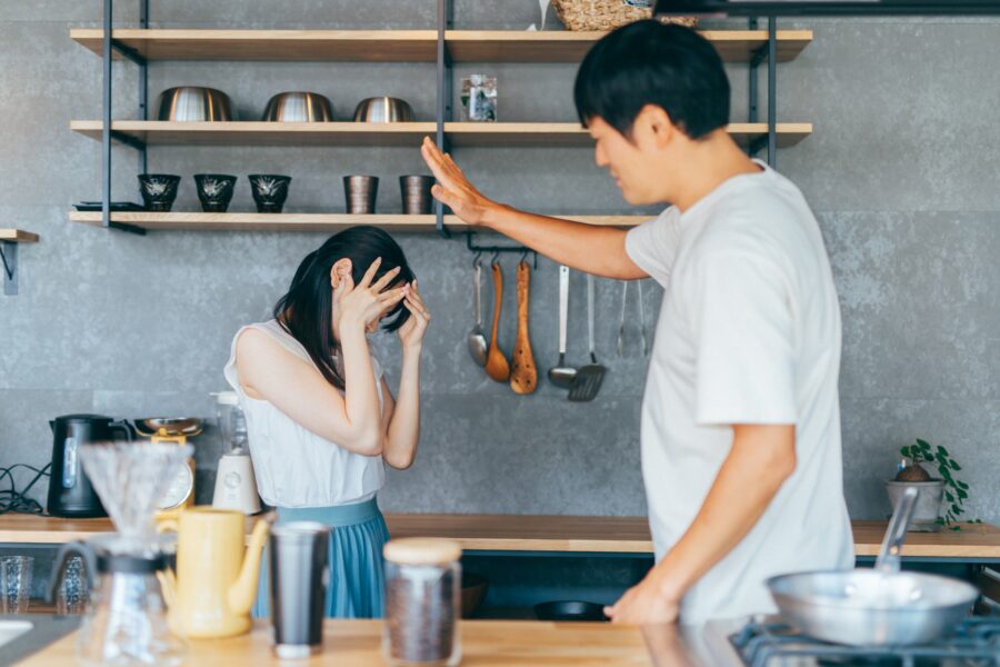 嫉妬・束縛だけじゃない！モラハラ夫の特徴